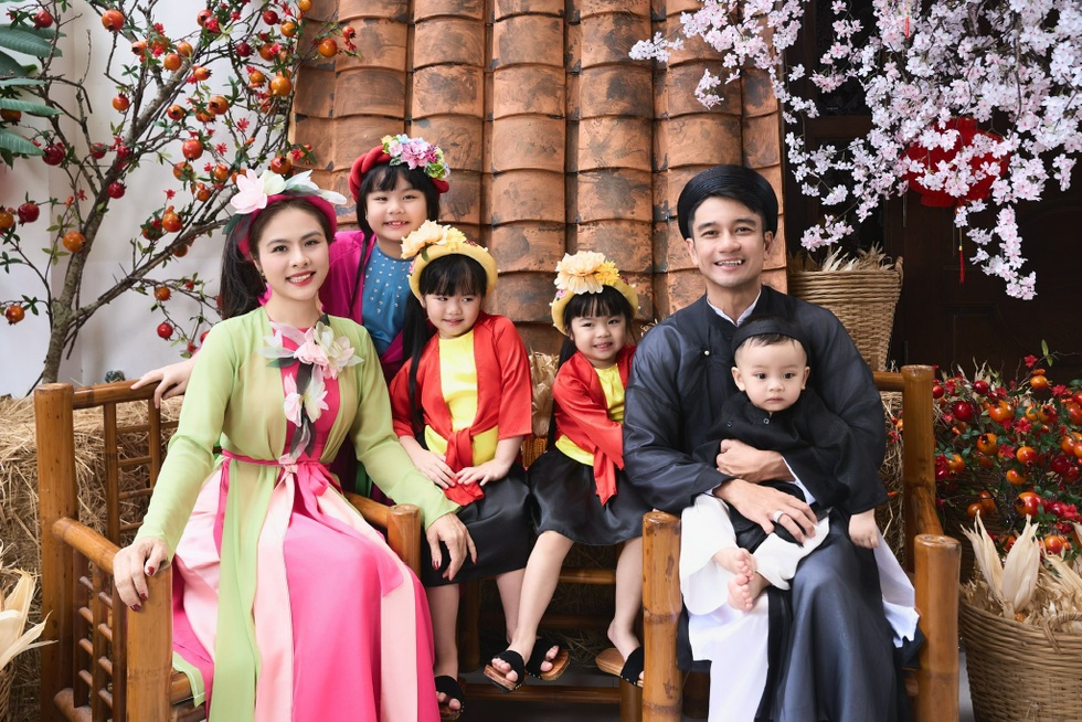 Mẹ 4 con Vân Trang: Tôi không phải đại gia, sinh nhiều con là lựa chọn! - 1