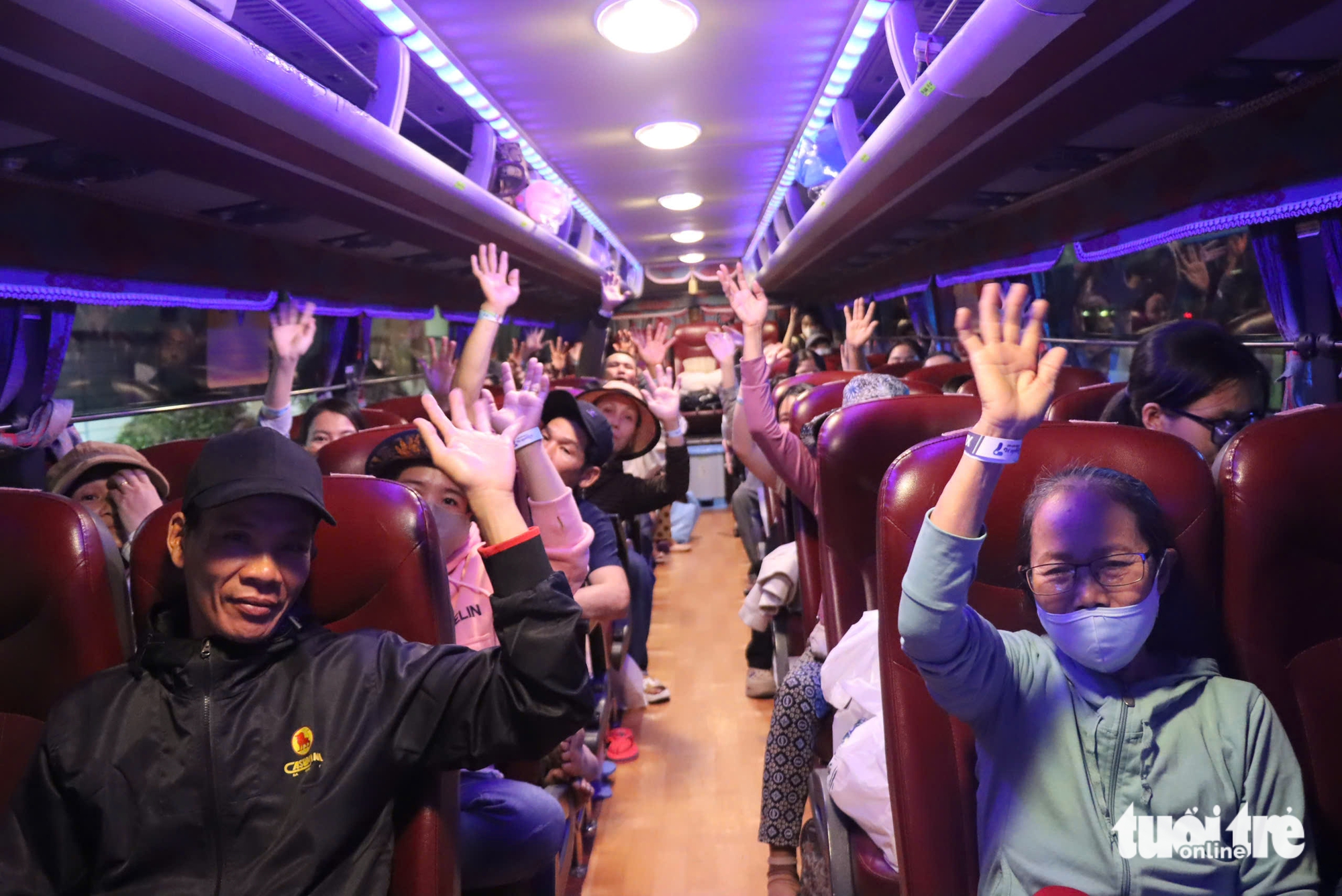 Mẹ đếm đi đếm lại số tiền trong túi, cân nhắc rất lâu trước khi lì xì Tết cho tôi - Ảnh 1.