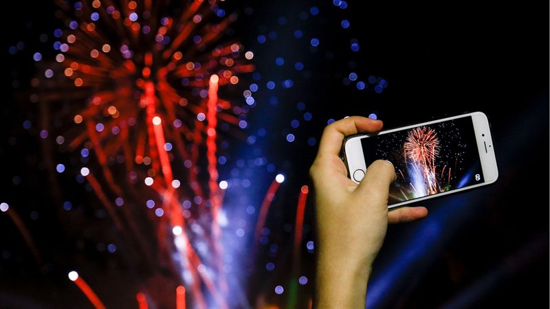 Đừng để khoảnh khắc Giao thừa 2026 thành thảm họa: Mẹo chụp đêm đỉnh cao với điện thoại mà ai cũng nên biết- Ảnh 1.