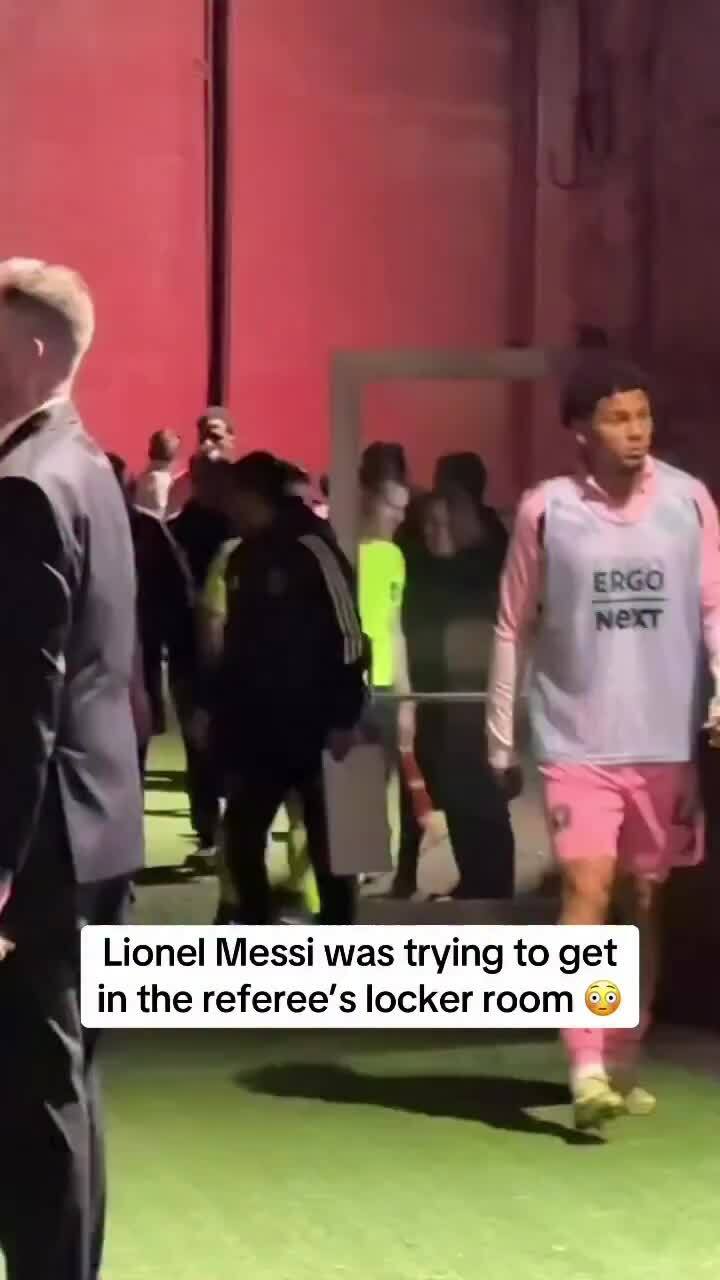 Messi chất vấn trọng tài