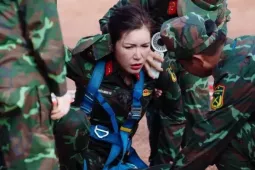 Minh Tú đứt dây chằng gối