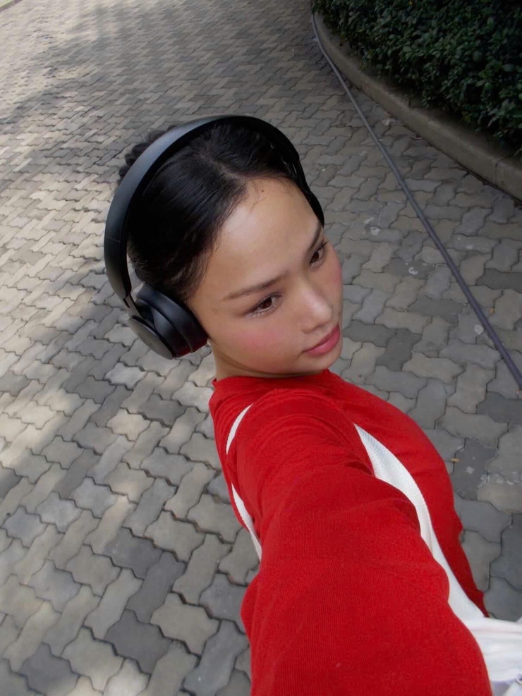 Miu Lê khoe diện mạo mới sau khi tháo sụn mũi, nhan sắc tự nhiên gây chú ý 1 Nhan sắc gần đây của Miu Lê nhận được nhiều sự chú ý.