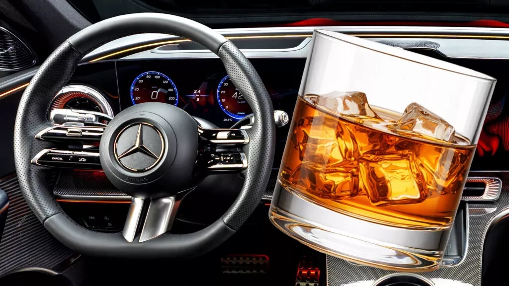 Mọi ô tô ở Mỹ sắp phải trang bị tính năng khóa xe khi 'ngửi' thấy mùi cồn? 1 lái xe khi say rượu - Ảnh 1.