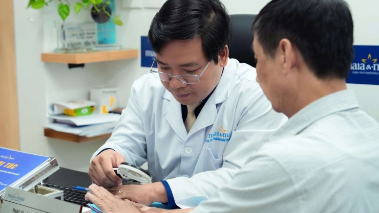 Theo ThS.BSCKII Nguyễn Tiến Thành xác định anh H. bị mày đay cấp, nghi do dị ứng với món “đặc sản” côn trùng và rượu ngâm trong bữa tiệc. Ảnh: BSCC