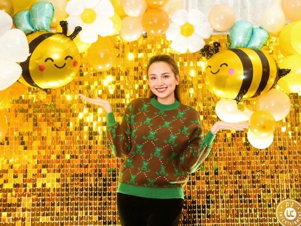 Diễm Hương khoe hình ảnh để đón chào năm mới.