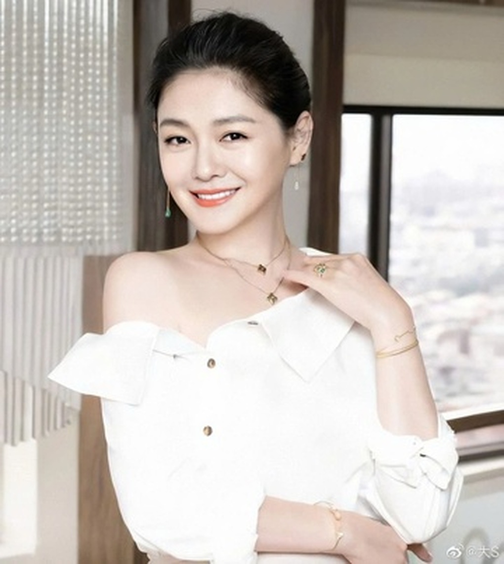 Một năm ngày mất của Từ Hy Viên: Hai con vắng mặt, chồng viết thư cảm động - 1