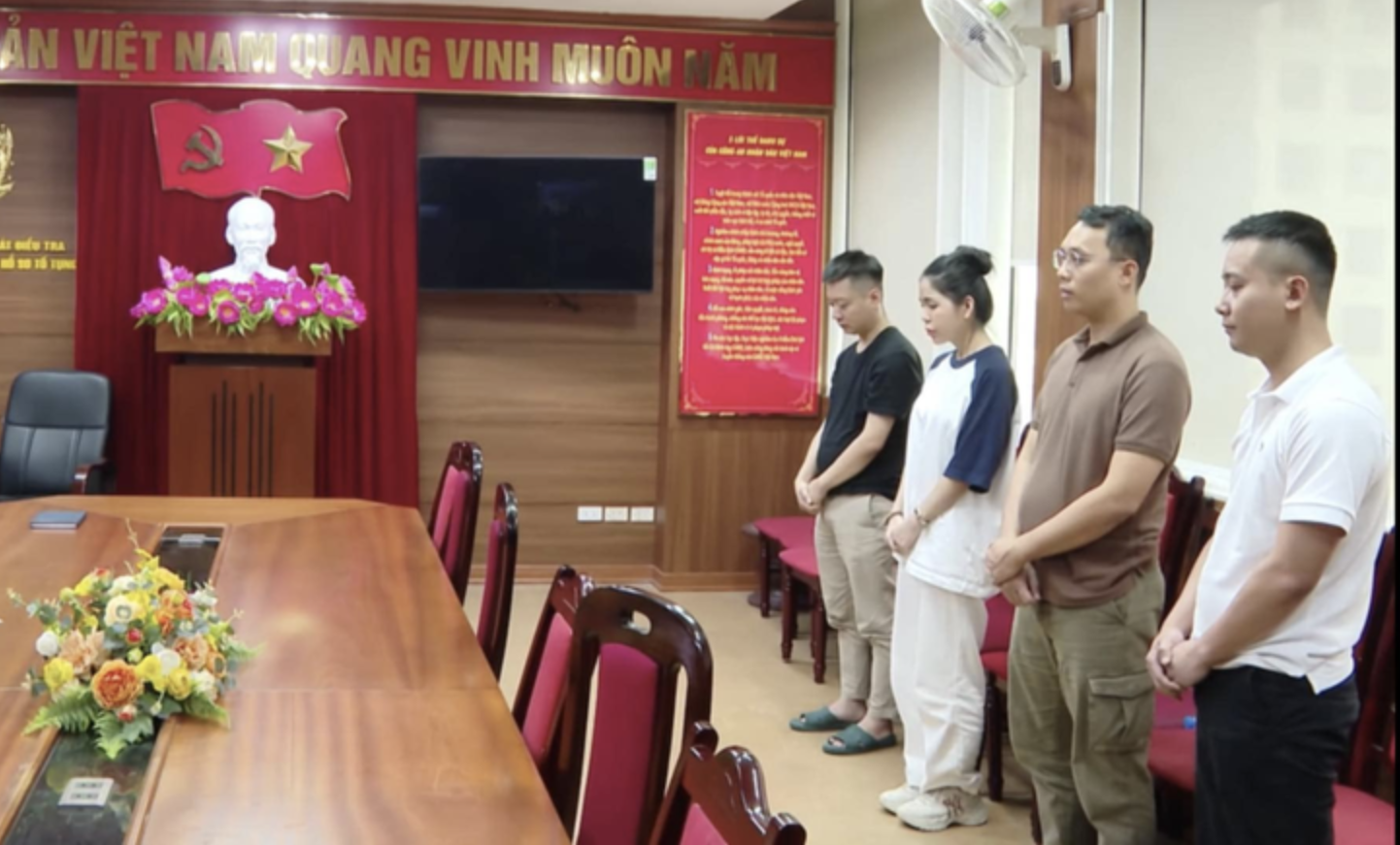 Một năm nhiều người nổi tiếng bị bắt - Ảnh 1.