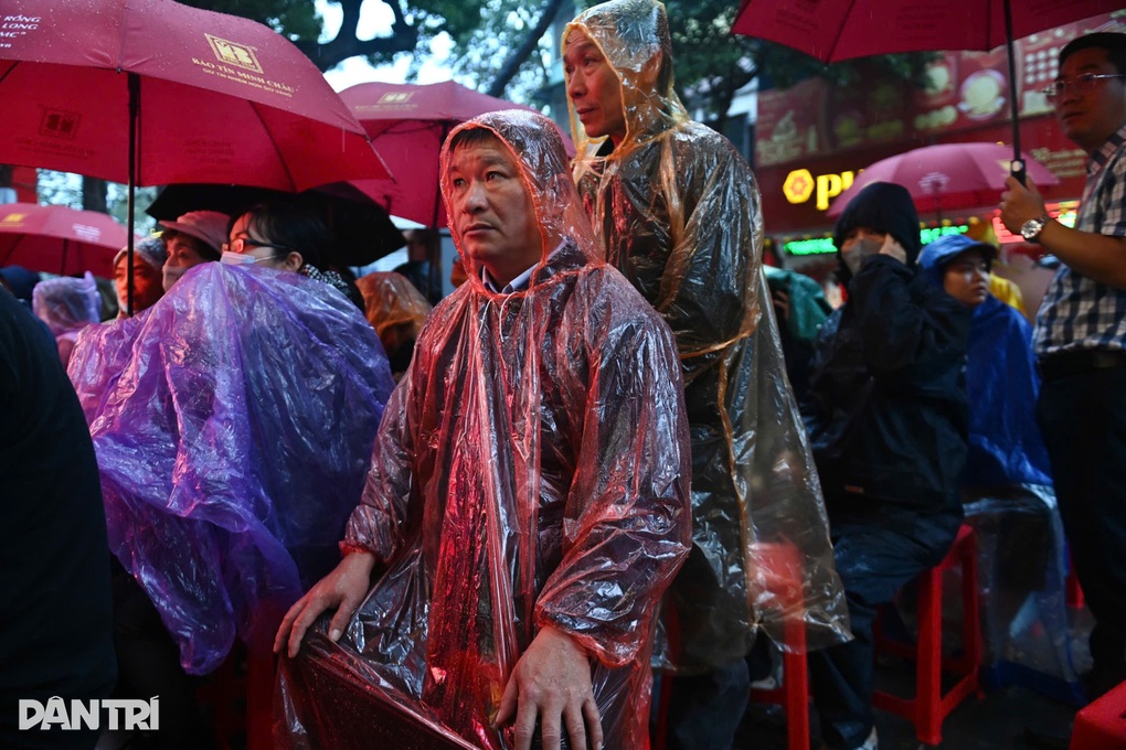 Mua vàng vía Thần Tài năm ngoái, năm nay lãi gần 100 triệu/lượng - 1