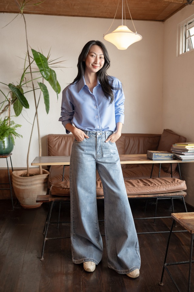 Mùa xuân, mùa diện quần jeans xanh 1 Mùa xuân, mùa diện quần jeans xanh - Ảnh 1.