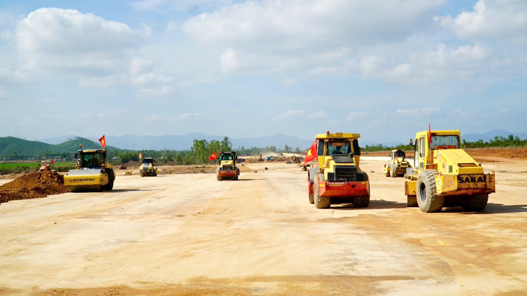 Mùa xuân trên đại công trường Cảng hàng không Phù Cát - Ảnh 1.