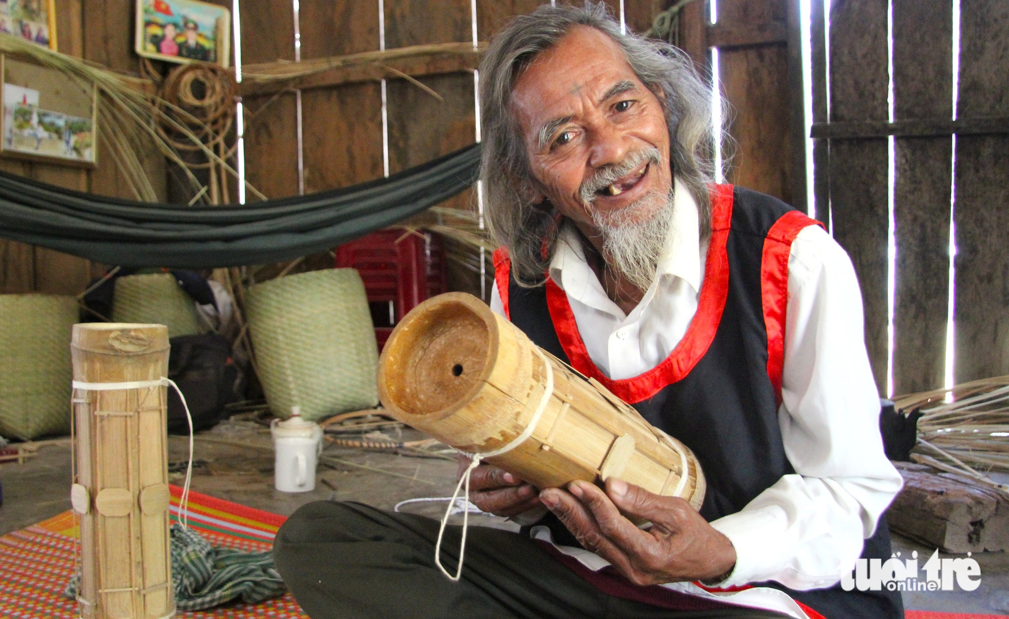 Mùa xuân về miền Chapi, nghe ‘giấc mơ’ kể chuyện hạnh phúc nằm trong tiếng đàn tre - Ảnh 1.