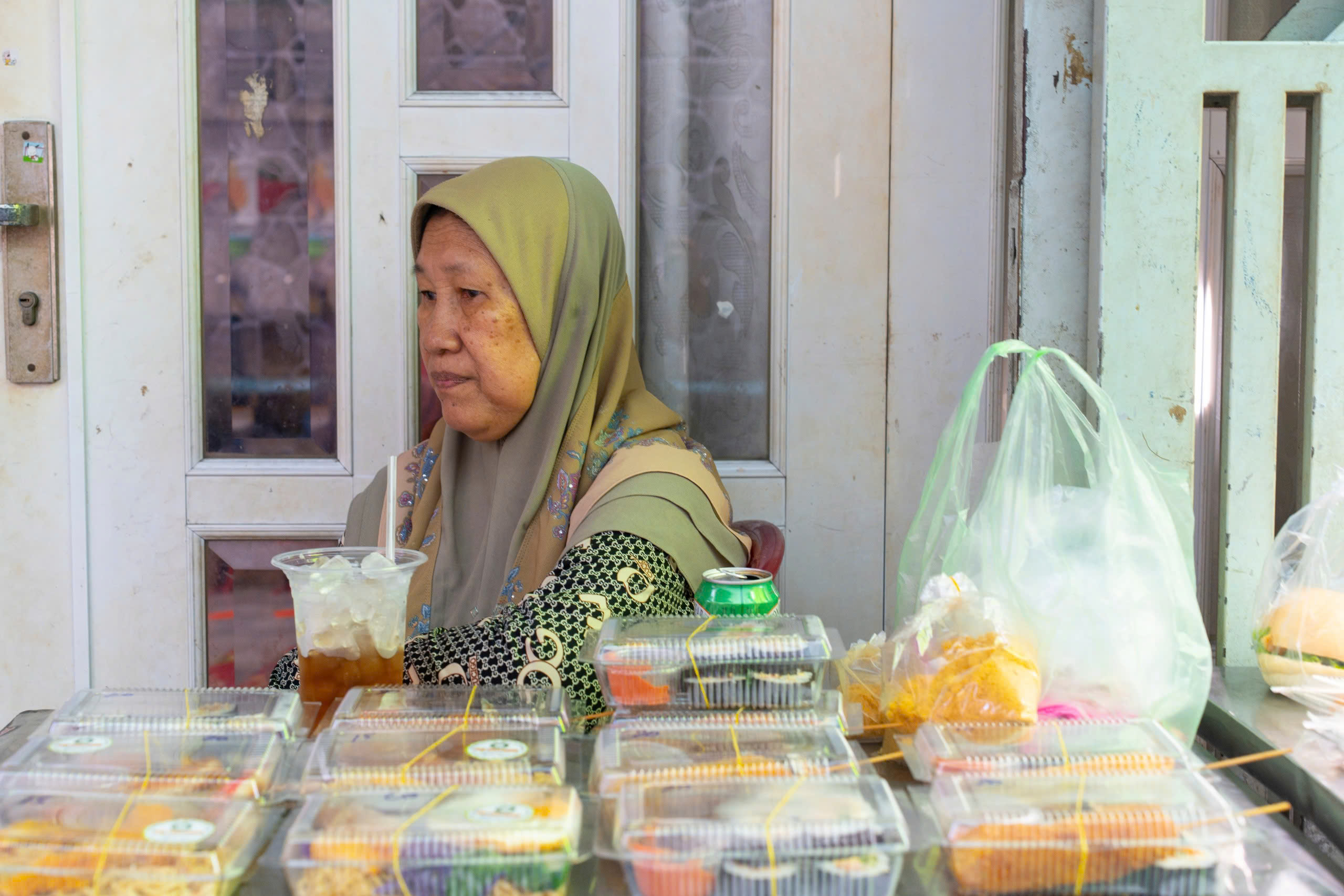 Mùng 2 tết tại hẻm kiêng rượu bia, không ăn thịt heo ở TP.HCM có gì? 1 Mùng 2 tết ở hẻm kiêng rượu bia, không ăn thịt heo ở TP.HCM có gì? - Ảnh 1.