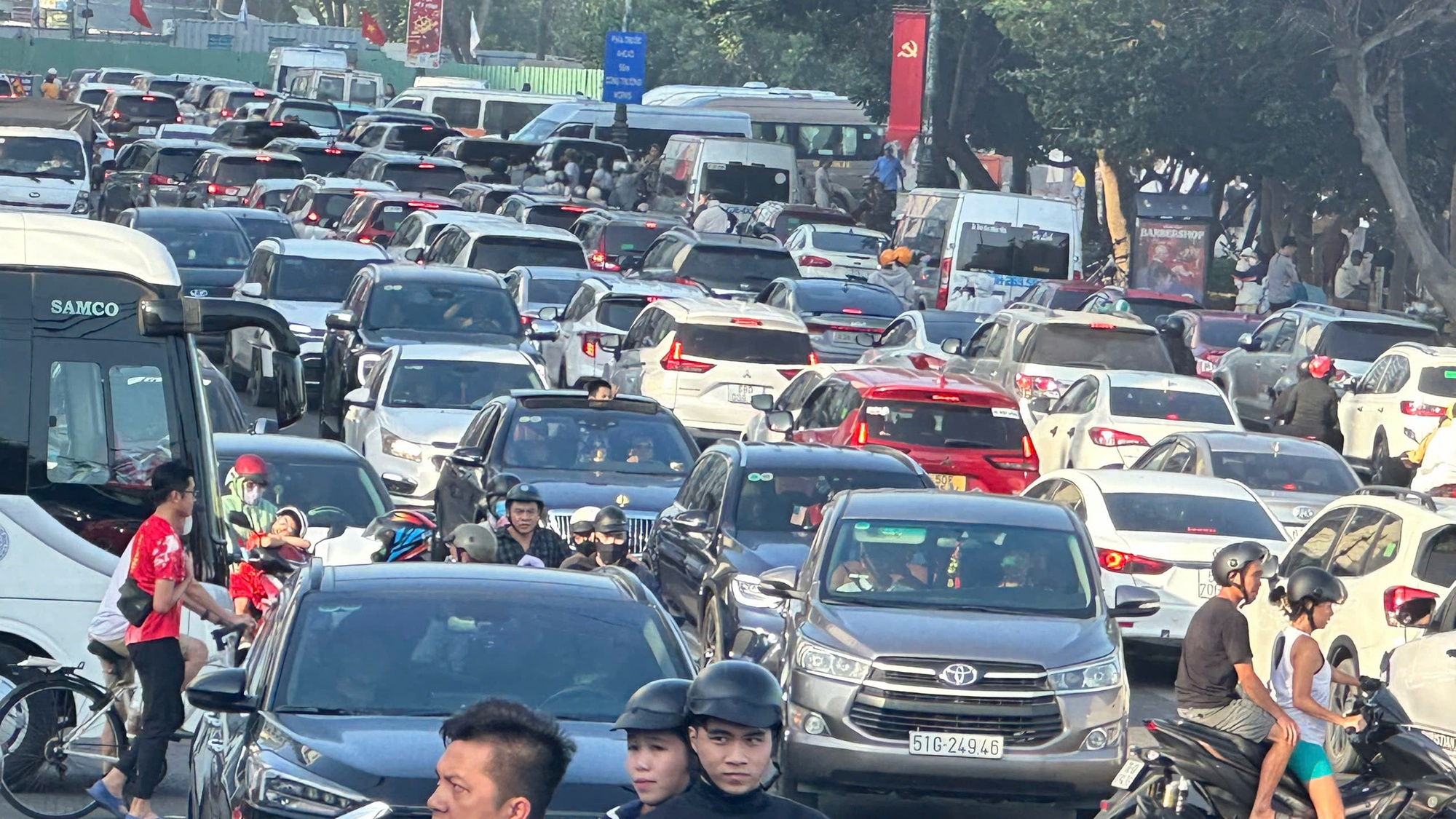 Mùng 4 Tết, biển Vũng Tàu lập kỷ lục về lượng khách du xuân- Ảnh 1. Mùng 4 Tết, biển Vũng Tàu lập kỷ lục về lượng khách du xuân- Ảnh 1.