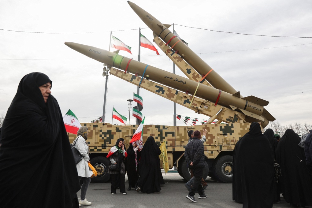 Mỹ, Trung Quốc hối thúc công dân rời Iran ngay lập tức - 1