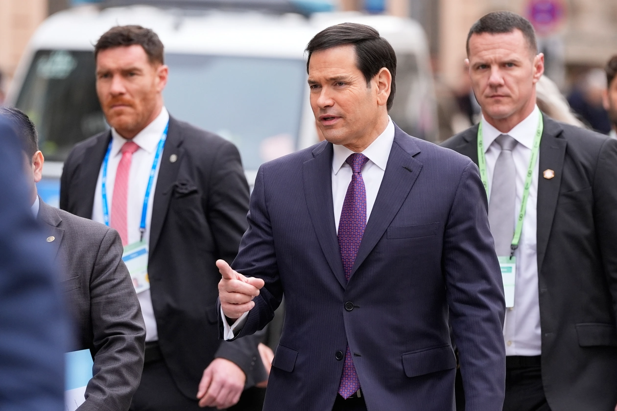 Mỹ bất ngờ ôn hòa, châu Âu cảnh giác - Ảnh 1.