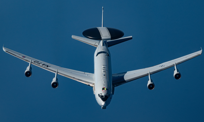 Máy bay cảnh báo sớm E-3 Mỹ tại Tây Ban Nha hồi tháng 7/2025. Ảnh: USAF
