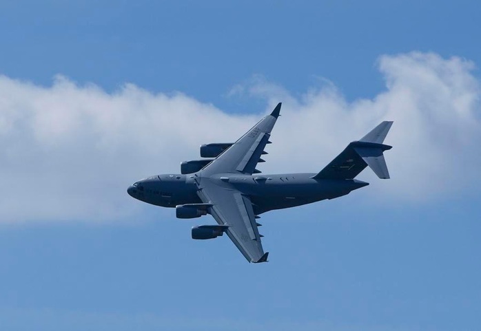 Mỹ dồn quân sát vách Iran, sơ tán nhân viên ngoại giao tại Lebanon - Ảnh 1.