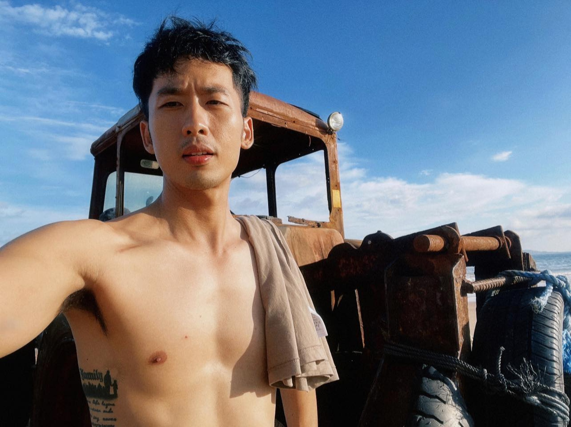 Mỹ nam nghìn tỷ Tuấn Trần: Cuộc sống tuổi 34, tin đồn yêu ngọc nữ màn ảnh - 1 Mỹ nam nghìn tỷ Tuấn Trần: Cuộc sống tuổi 34, tin đồn yêu ngọc nữ màn ảnh - 1