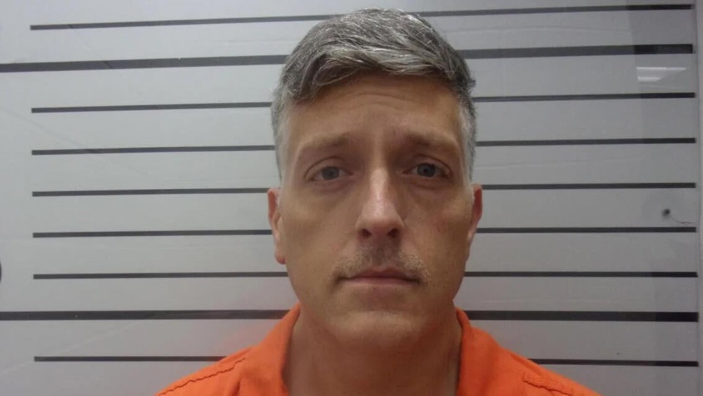 Mỹ phạt tù 40 năm chủ nhà tang lễ lén giấu và bỏ mặc 189 thi thể phân hủy - 1