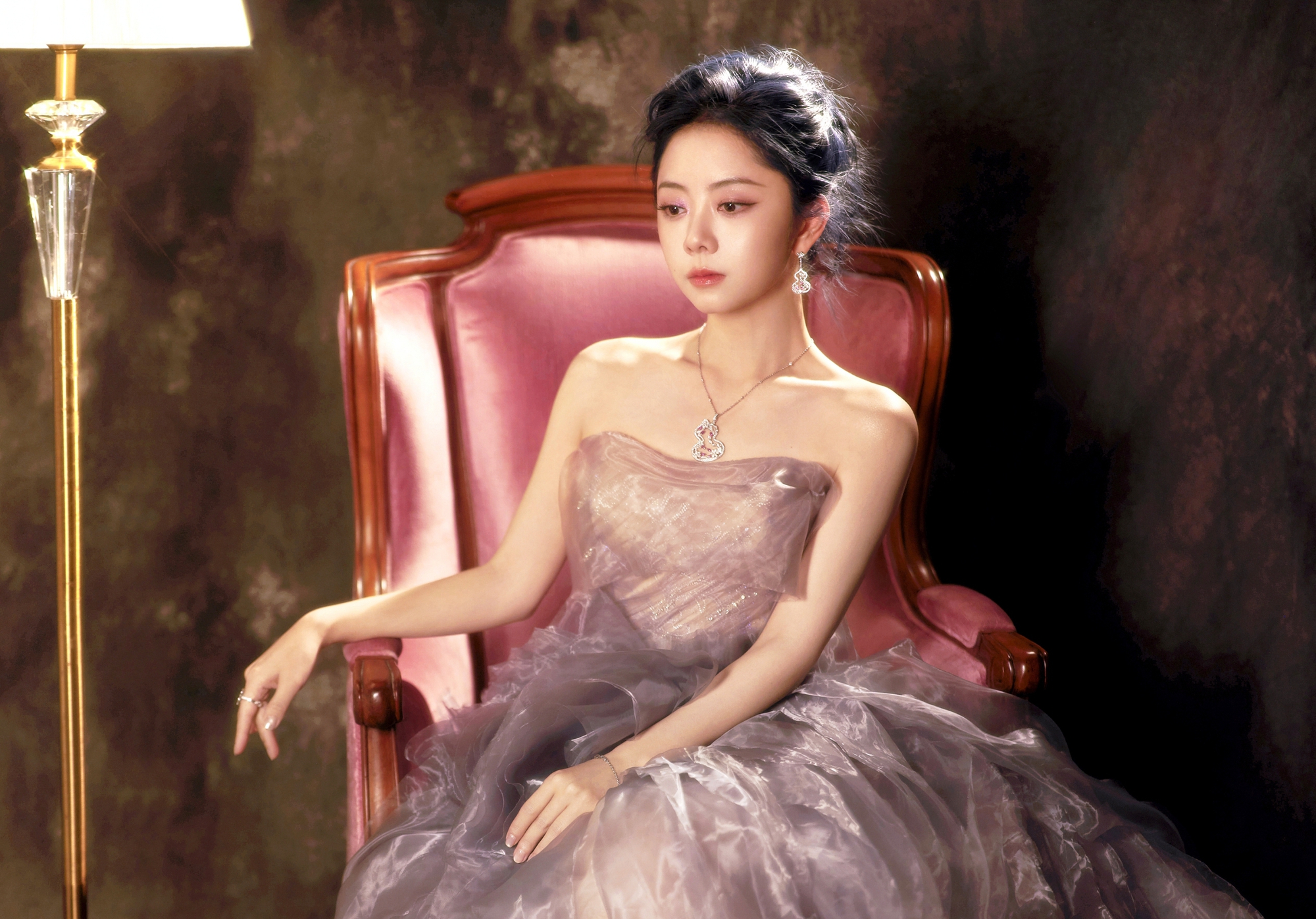 Mỹ nhân tuổi Ngựa duy nhất bị 100 đoàn phim từ chối vì mặt non choẹt, giờ là nữ hoàng rating không ai đọ nổi- Ảnh 1. Mỹ nhân tuổi Ngựa duy nhất bị 100 đoàn phim từ chối vì mặt non choẹt, giờ là nữ hoàng rating không ai đọ nổi- Ảnh 1.