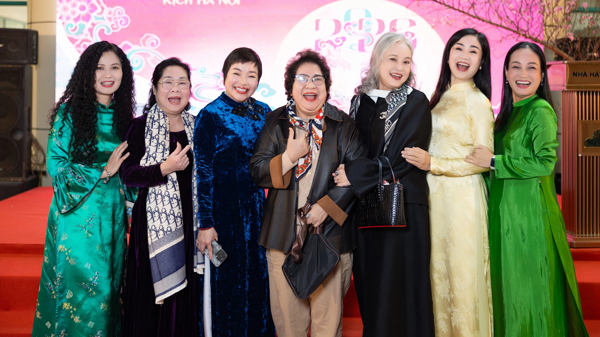 NSND Hoàng Cúc hội ngộ Thanh Tú, Kim Xuyến ngày cuối năm - 1