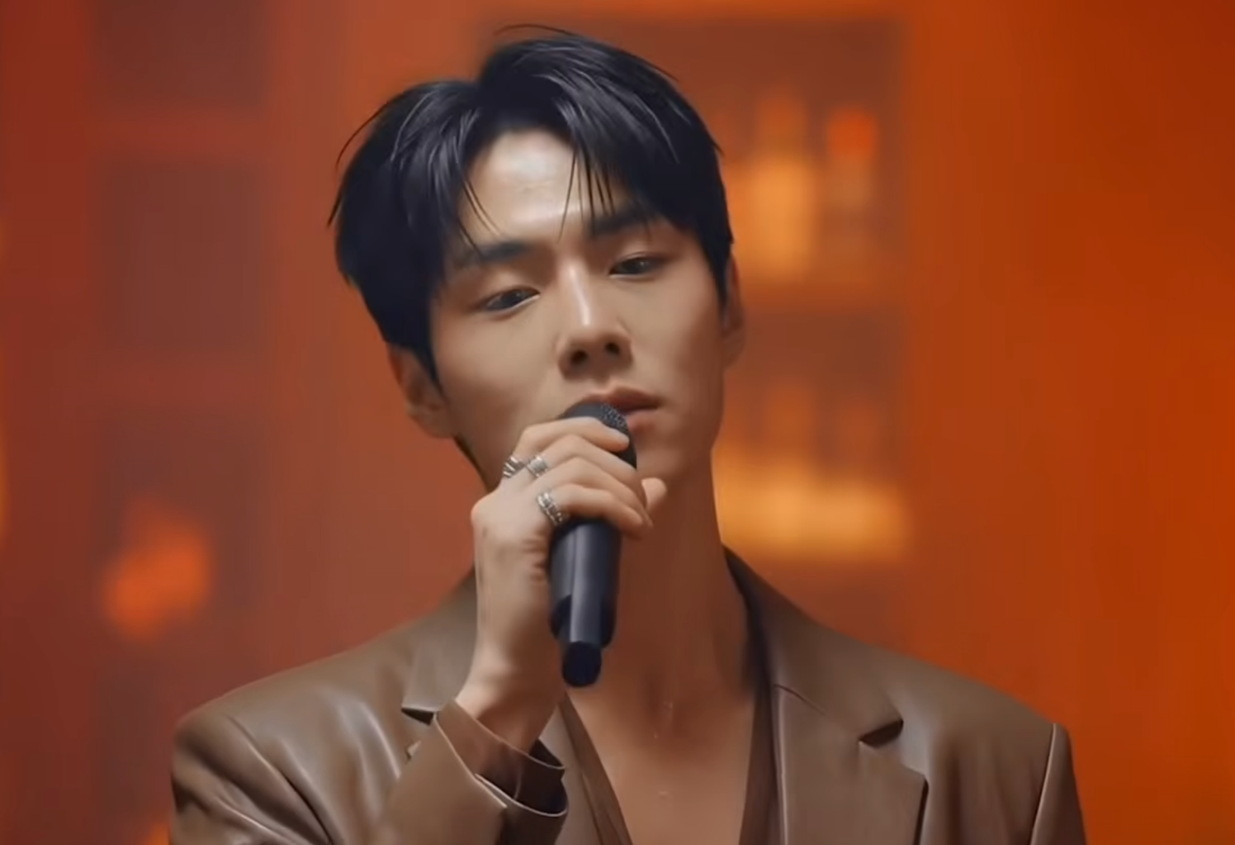 Nam ca sĩ AI hát trên sóng đêm Giao thừa là ai? - 1