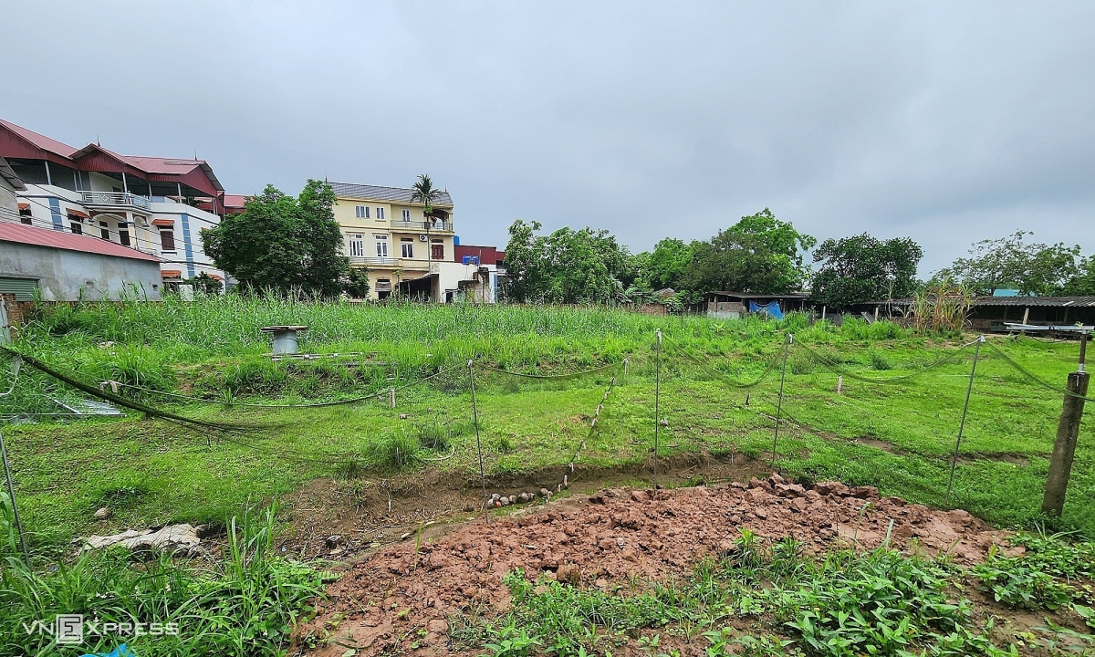 Nam chi em cung cha khac me tranh chap quyen loi