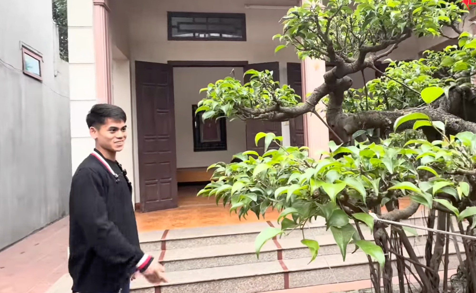 Tết về thăm nhà Khuất Văn Khang: 