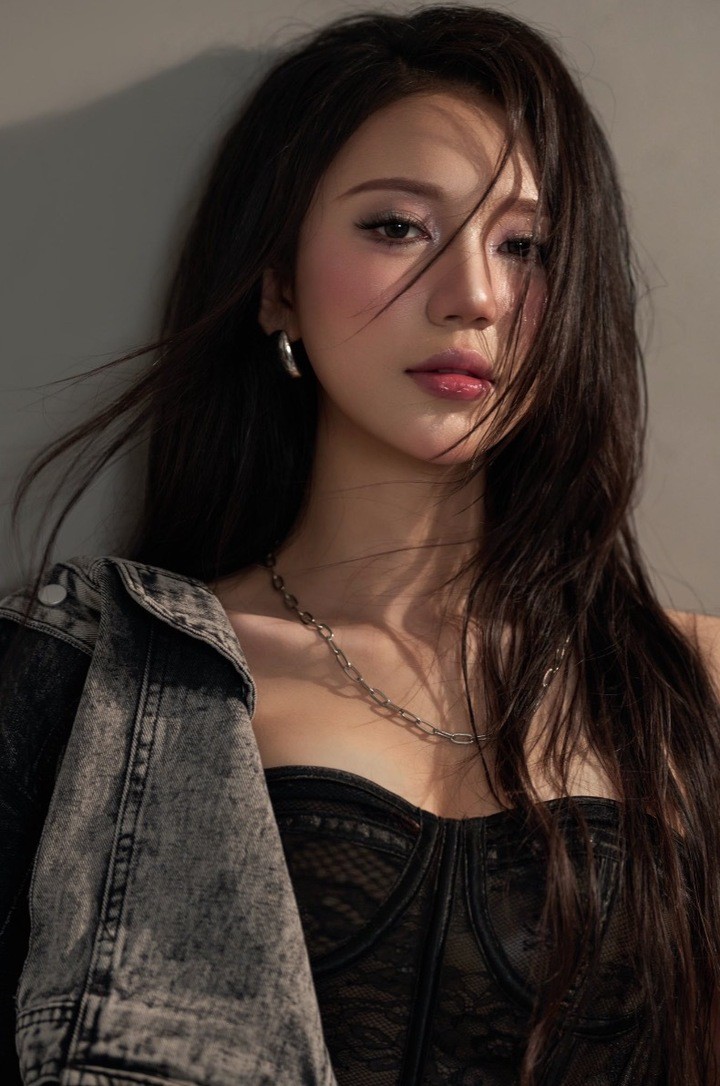 Thùy Dương sở hữu nhan sắc nổi bật.