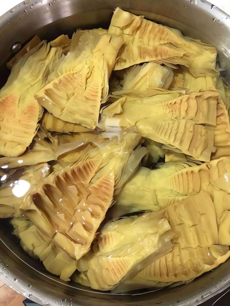 Mẹo đơn giản nấu măng giò đạt chuẩn: Ngâm và luộc măng đúng cách để khử đắng Ảnh minh họa: Fb Thuỳ Đặng