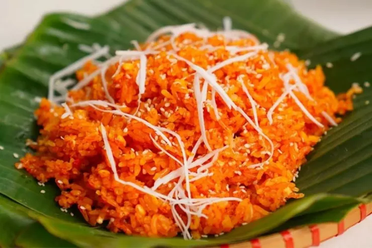 Nấu xôi gấc cúng ông Công ông Táo, thêm thứ này của con gà, hạt nếp căng bóng dẻo thơm, màu đỏ đẹp hút tài lộc, may mắn - 1