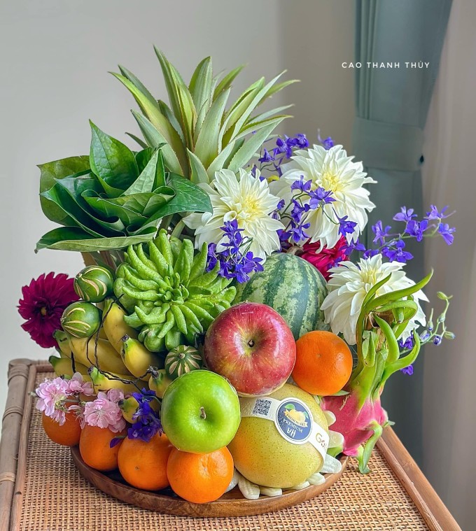 Một mâm hoa quả dâng bàn thờ. Ảnh: Cao Thanh Thủy