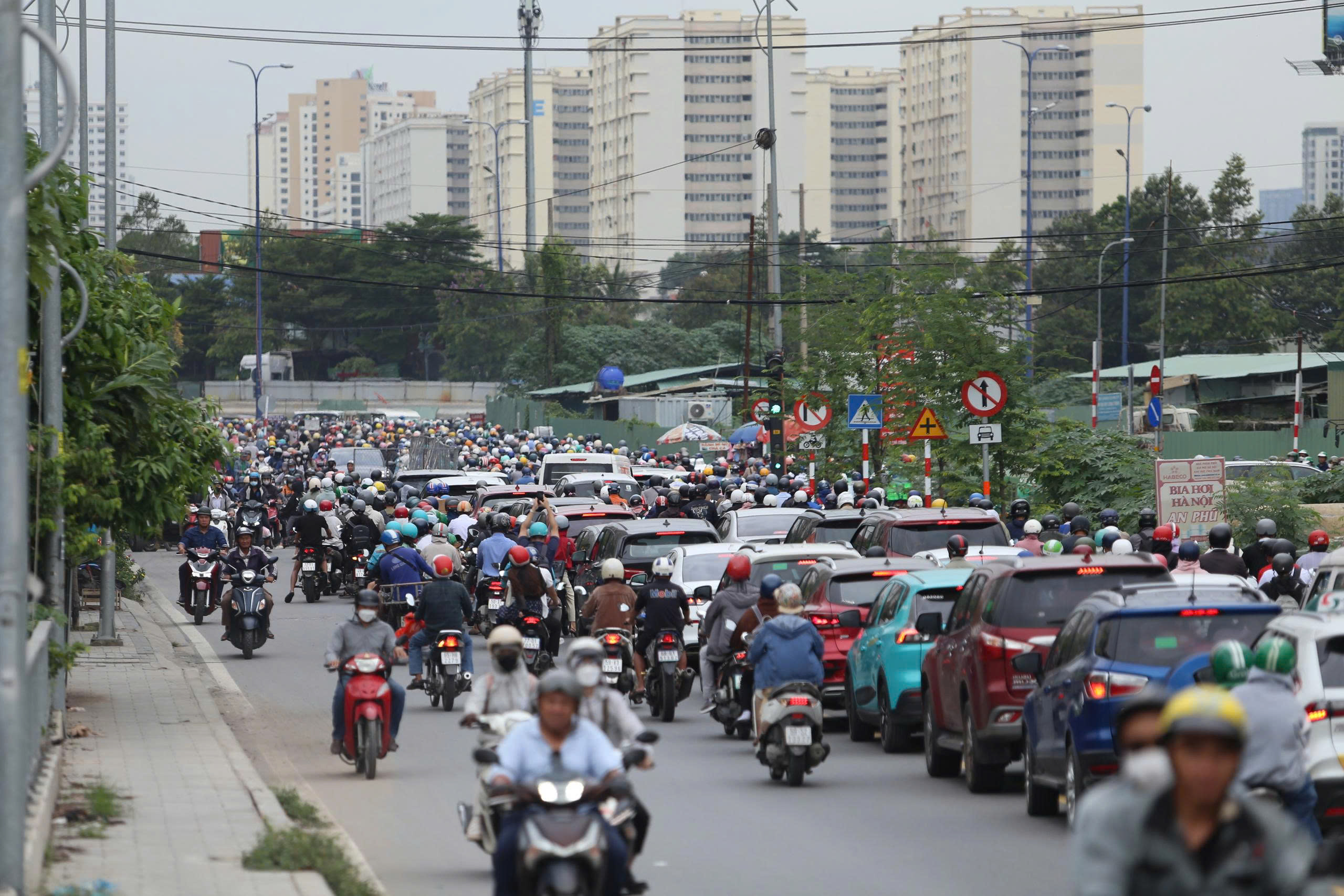 Nét đẹp văn hóa nhường đường trong giao thông Tết 2026 - Ảnh 1.