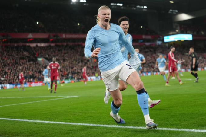 Erling Haaland cởi áo mừng bàn quyết định trong trận Man City thắng Liverpool 2-1 ở vòng 25 Ngoại hạng Anh trên sân Anfield, thành phố Liverpool, Vương quốc Anh tối 8/2/2026. Ảnh: AP