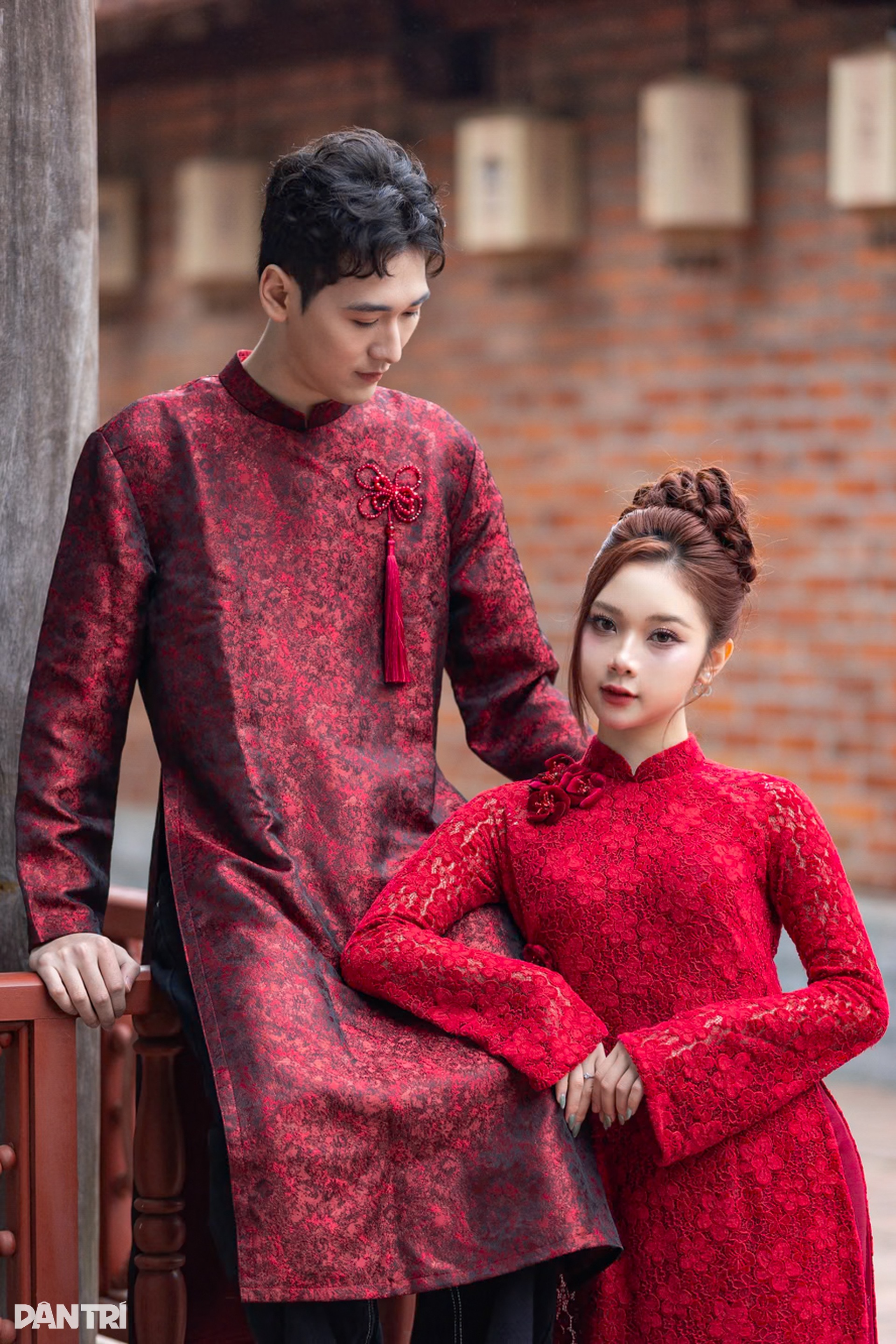 Ngắm cặp diễn viên trẻ đẹp diện áo dài đỏ rực đón lễ tình nhân - 1