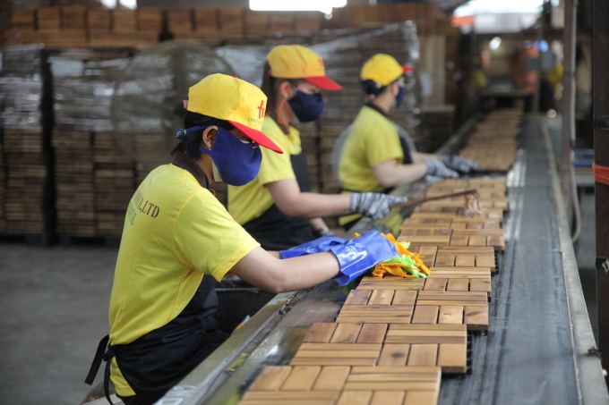 Sản xuất vỉ gỗ lót sàn của Green Mekong. Ảnh công ty cung cấp