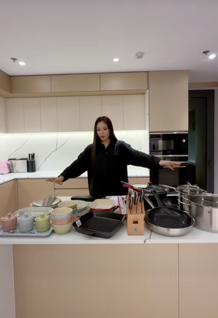 Nghe Hoa hậu Kỳ Duyên bóc giá đồ bếp mà Nghe Hoa hậu Kỳ Duyên bóc giá đồ bếp mà