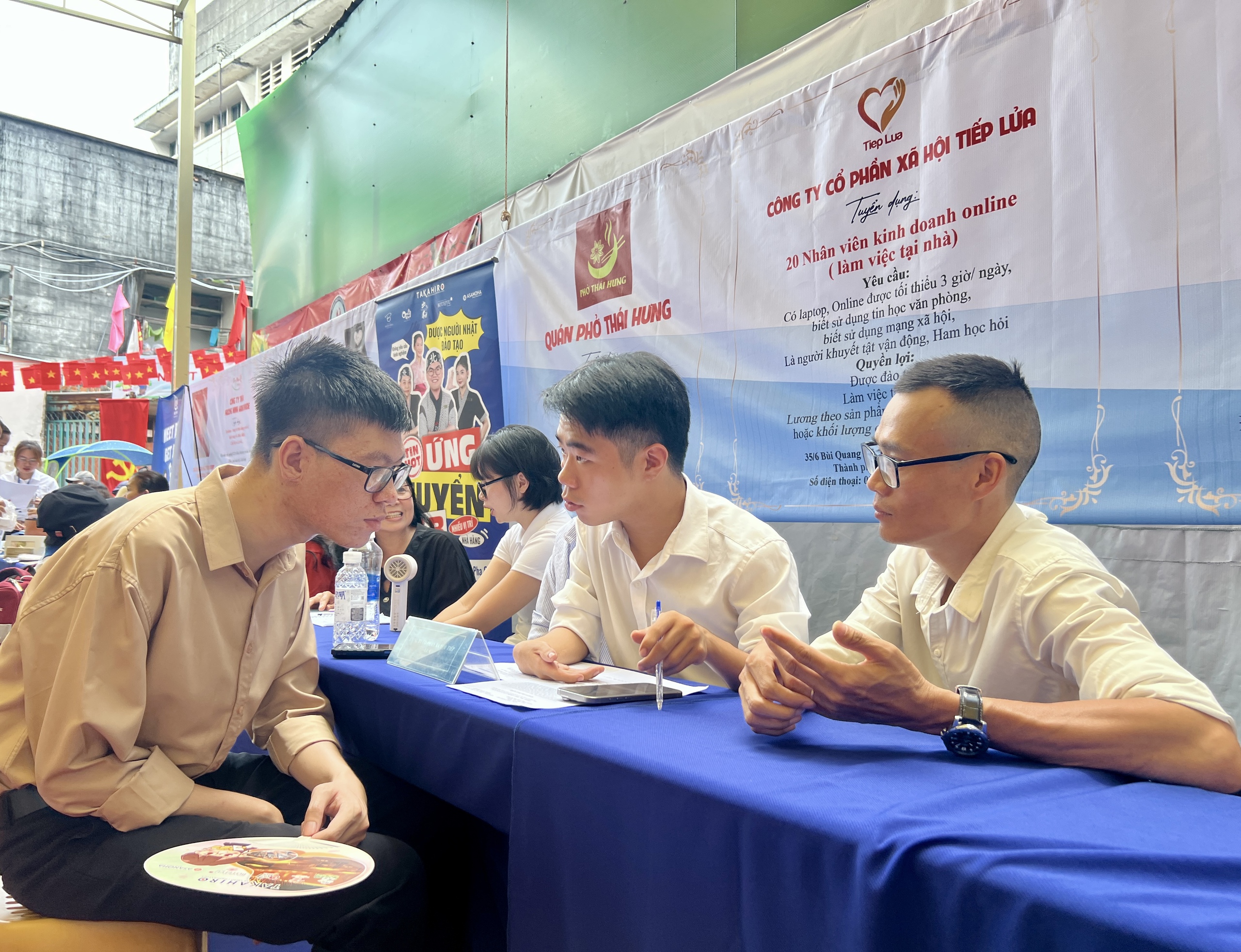 Nghề 'lên ngôi' trong tương lai gần 2 AI và chuyên gia trị liệu tâm lý: Công việc 'lên ngôi' trong tương lai - Ảnh 2.
