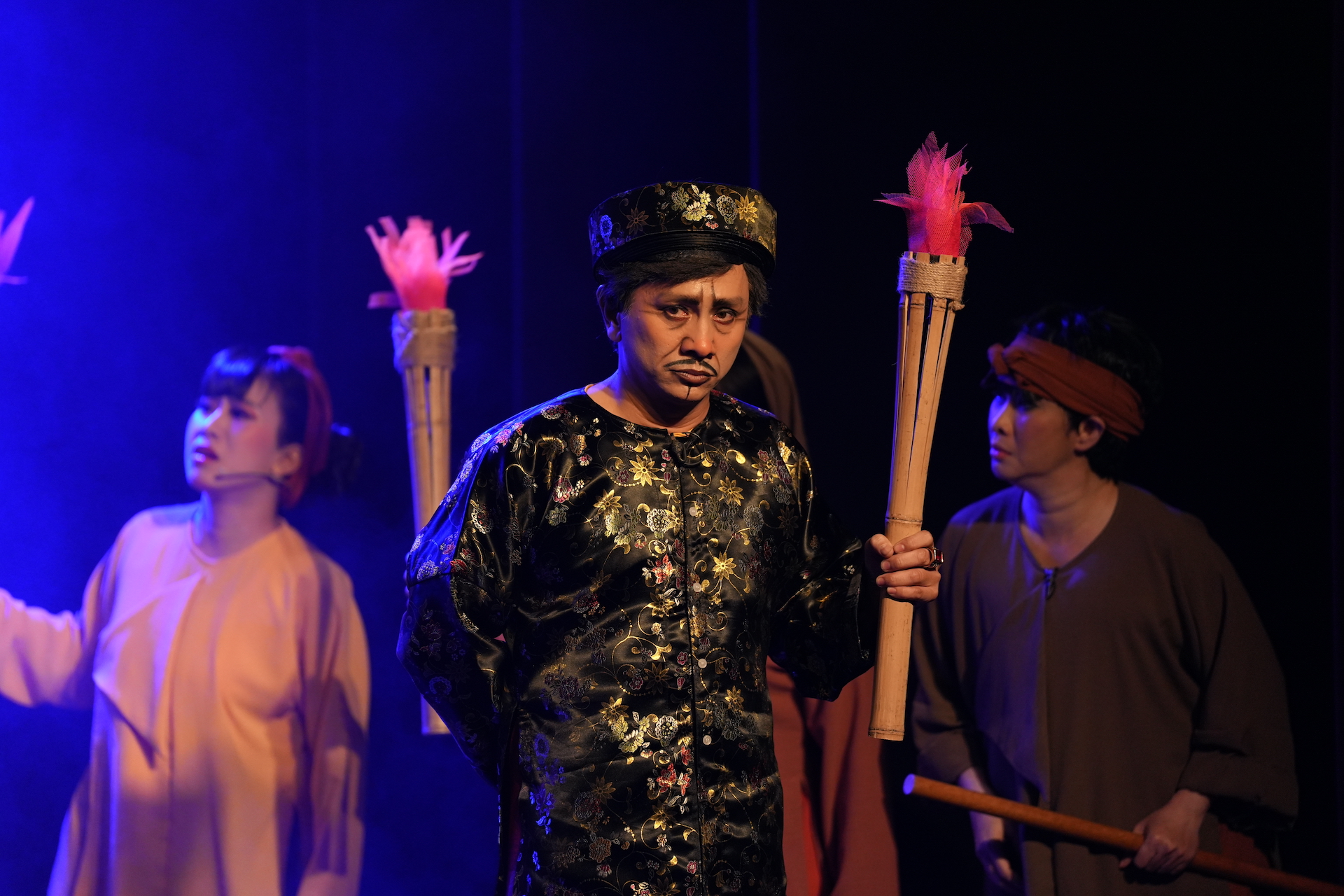 Nghệ sĩ Đình Toàn tất bật diễn tết, tuổi 50 không áp lực lập gia đình 4 Nghệ sĩ Đình Toàn tất bật diễn tết, tuổi 50 không áp lực lập gia đình - Ảnh 4.