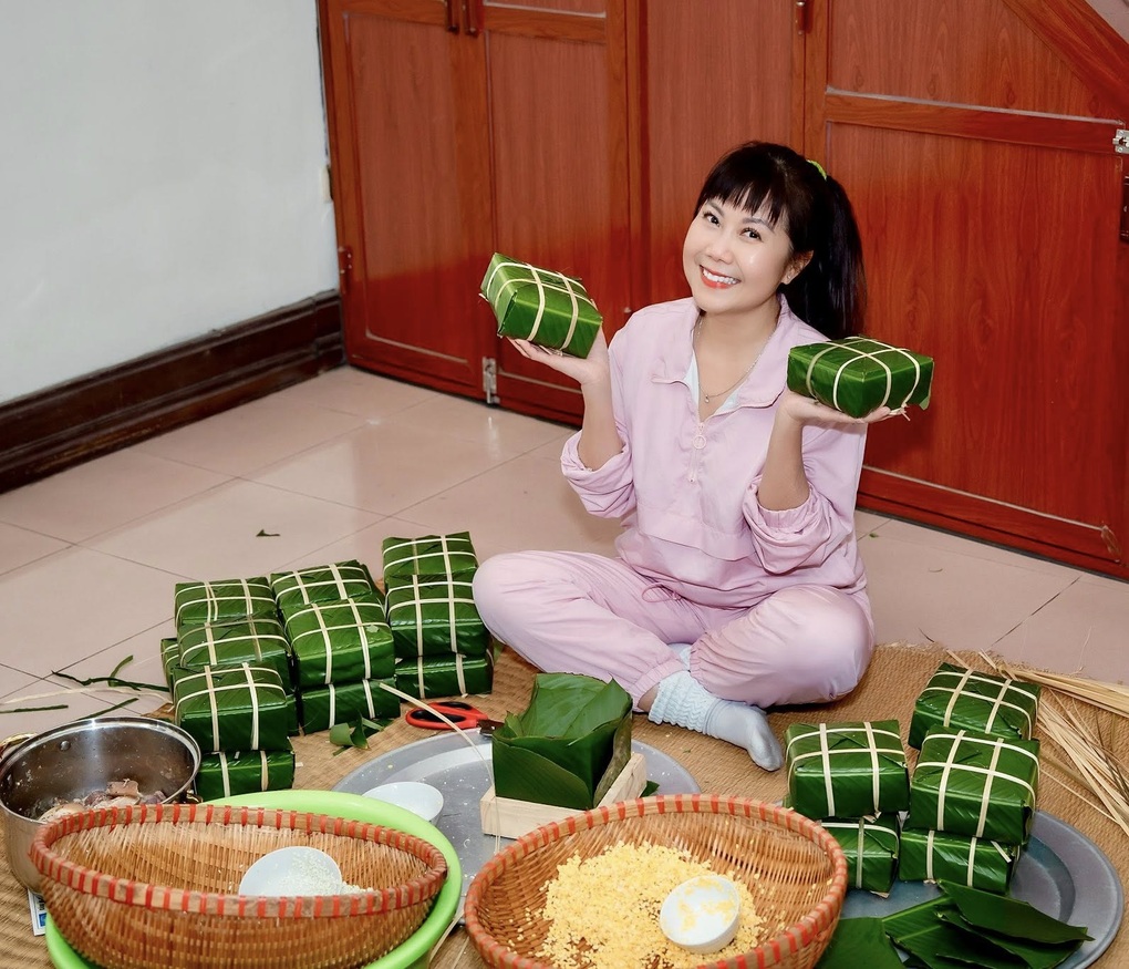 Nghệ sĩ Hương Tươi nhớ vị bánh chưng của bố mẹ, dạy con yêu Tết - 1
