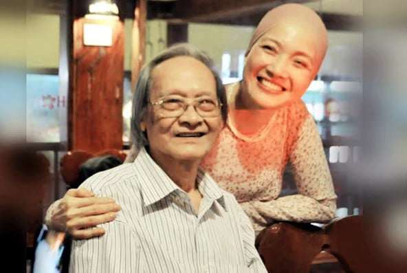 Nghệ sĩ Nhân dân Trần Tiến và con gái - Nghệ sĩ Nhân dân Lê Khanh. (Ảnh: TLP)