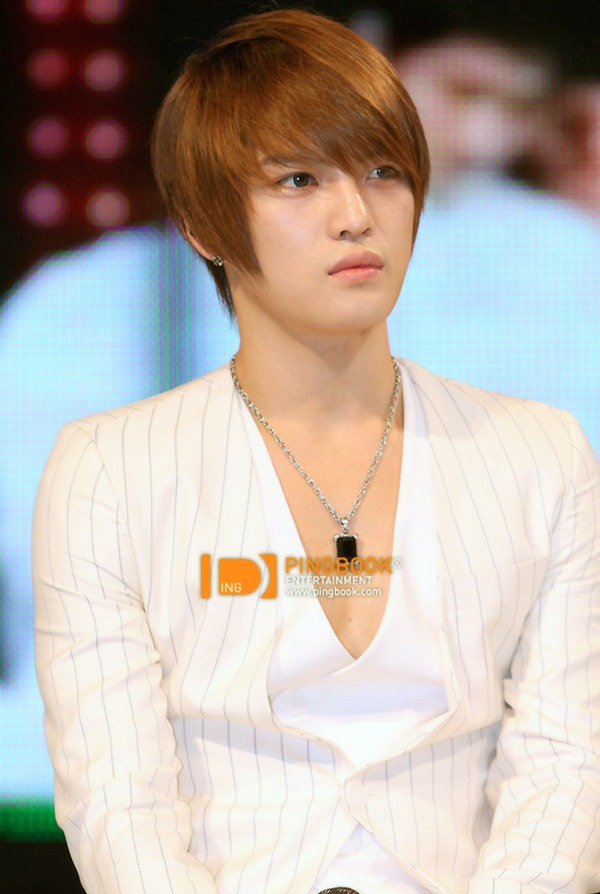 Cuộc đời như phim của mỹ nam giàu nhất showbiz: 3 tuổi bị cho làm con nuôi, lập nghiệp nghèo đến mức phải bán máu- Ảnh 3.