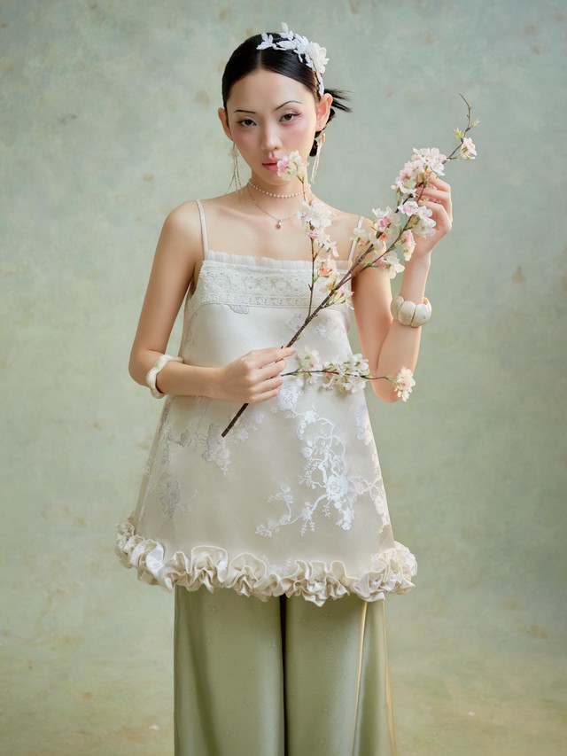 Ngoài áo dài, đây là những gợi ý mặc đẹp ngày đầu năm- Ảnh 1.