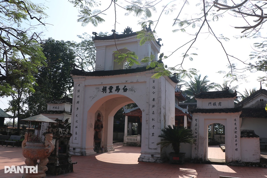 Ngôi đền thiêng gắn với huyền tích ngựa trắng vua Lê Lợi tặng tướng tài - 1