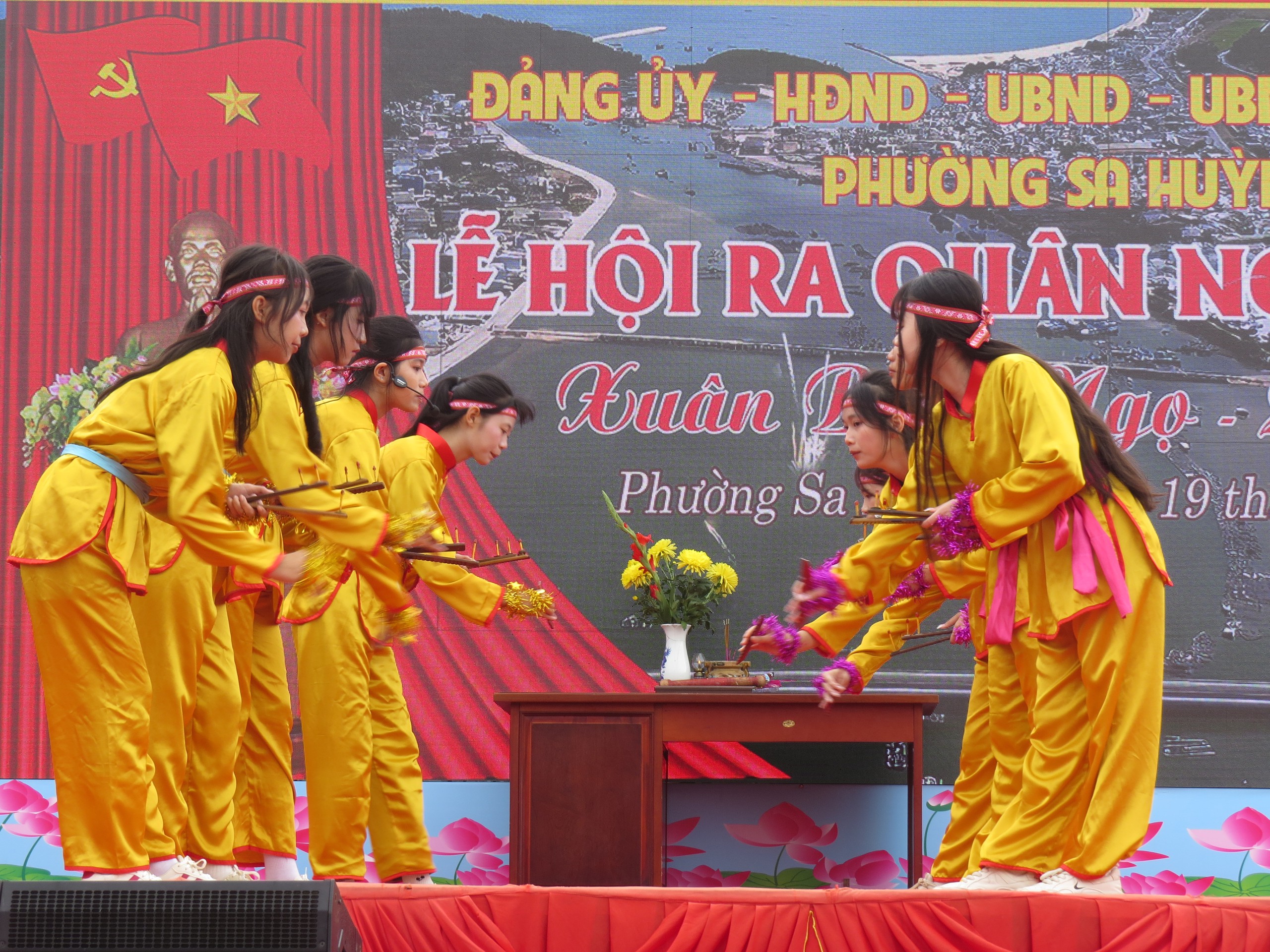 Ngư dân Sa Huỳnh nô nức ra biển, đón đại lợi đầu năm- Ảnh 1.