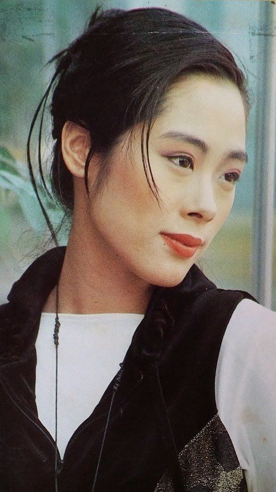 Sự hết thời của nữ ca sĩ nổi tiếng bậc nhất showbiz: Ngủ dưới gầm cầu, sống nhờ đồ ăn thừa, tài sản duy nhất là máy nghe nhạc- Ảnh 2.