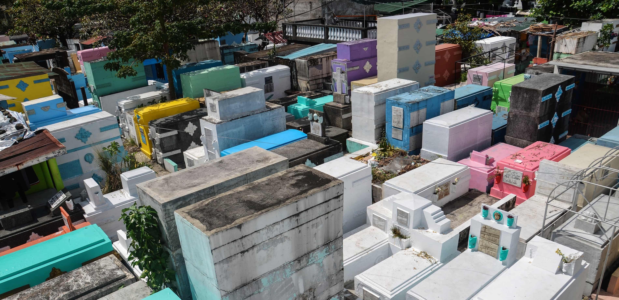 Câu chuyện của 6.000 người sống giữa nghĩa trang: Người chết và người sống cùng 