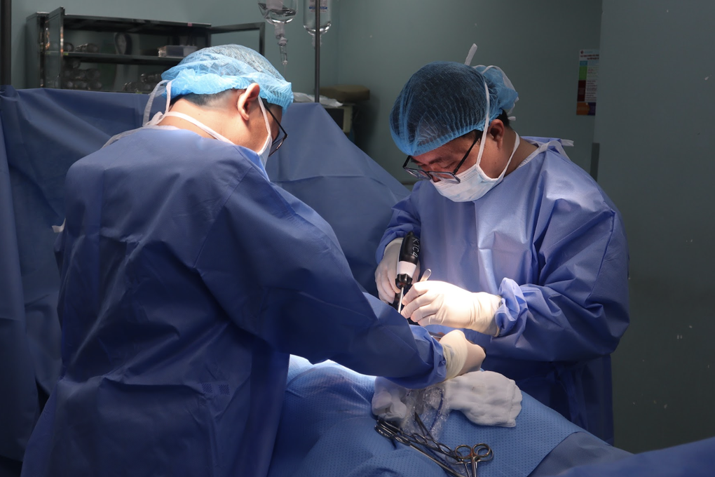 Người đàn ông cầu cứu bác sĩ vì sự cố phòng the sau bữa tiệc dịp Valentine - 1