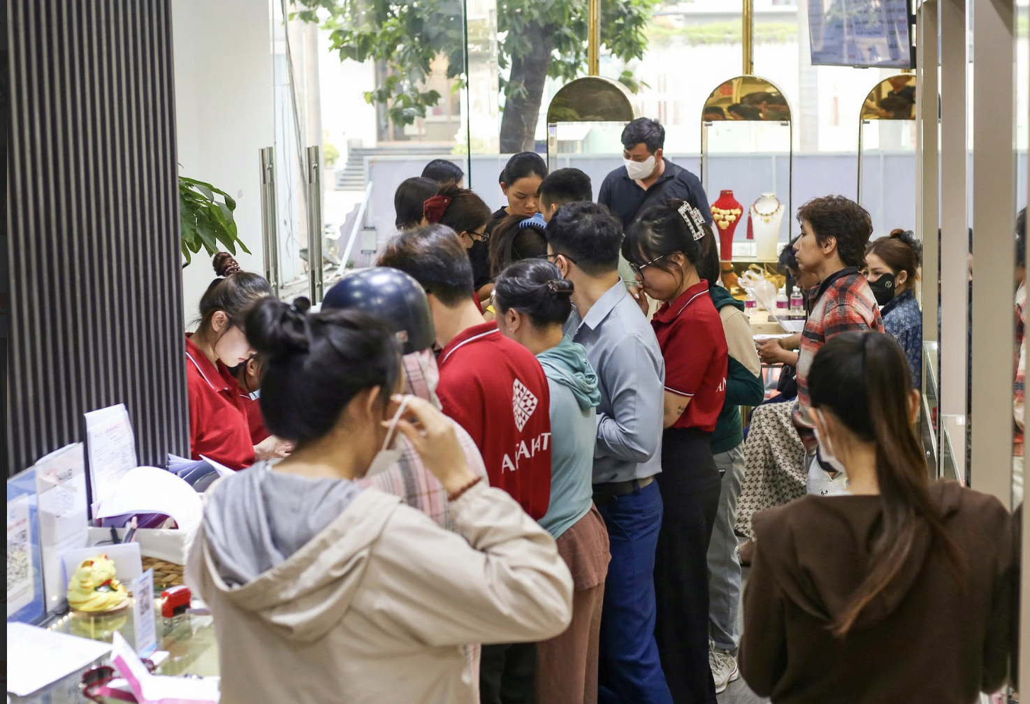 Giá bạc hôm nay 6 - 2 giảm sâu khiến nhà đầu tư lo sốt vó - Ảnh 2.