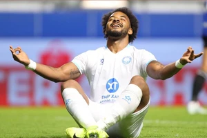 Nguyễn Xuân Son thách thức “tuyển Singapore thu nhỏ”